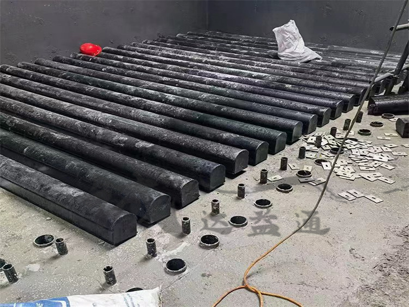 翻板滤池U型滤管（面包管）安装现场